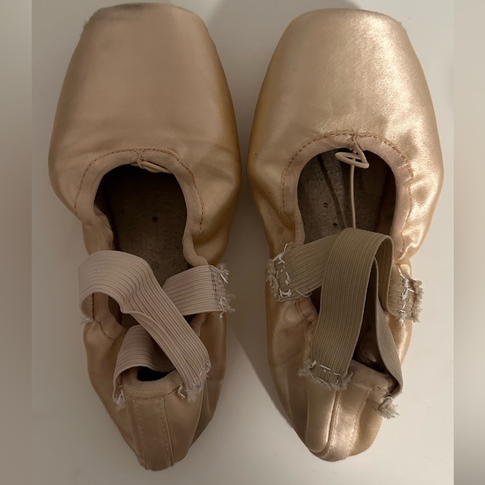 Bloch EuroStrech Pointe Shoes Size 7 XX